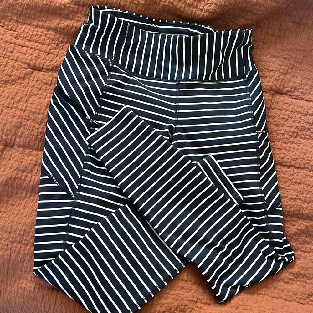 Athleta legging with zipper side pockets
